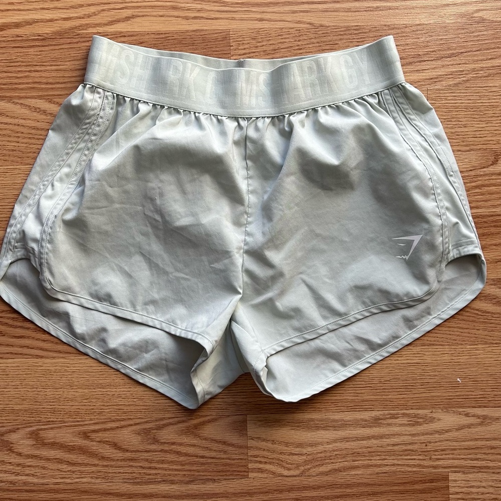 Gymshark Women's TRAINING LOOSE FIT SHORTS Gray Small